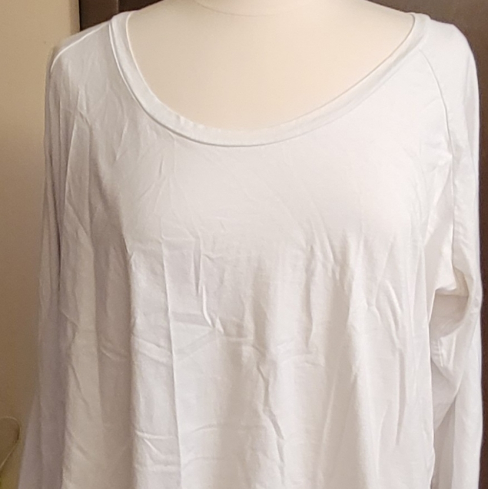 Avenue long sleeve tee